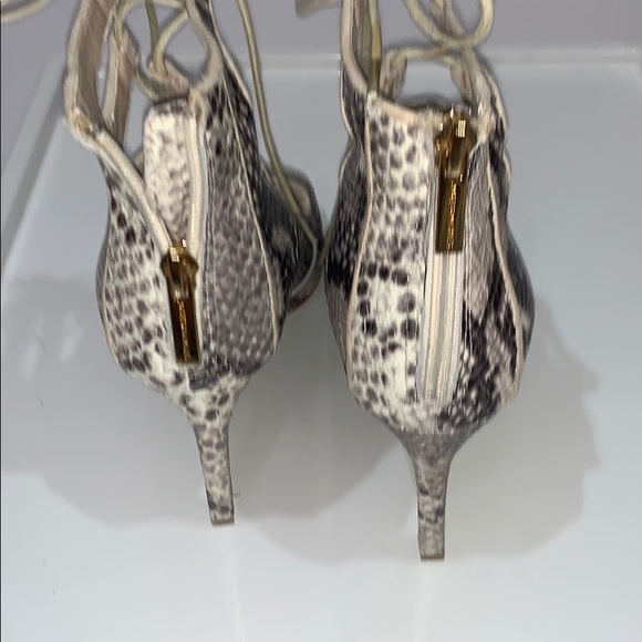 Shoe - Picture 4 of 4